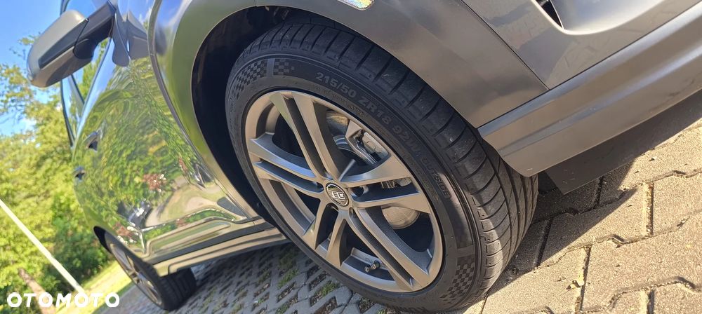 Hyundai Kona 64kWh Premium - 13