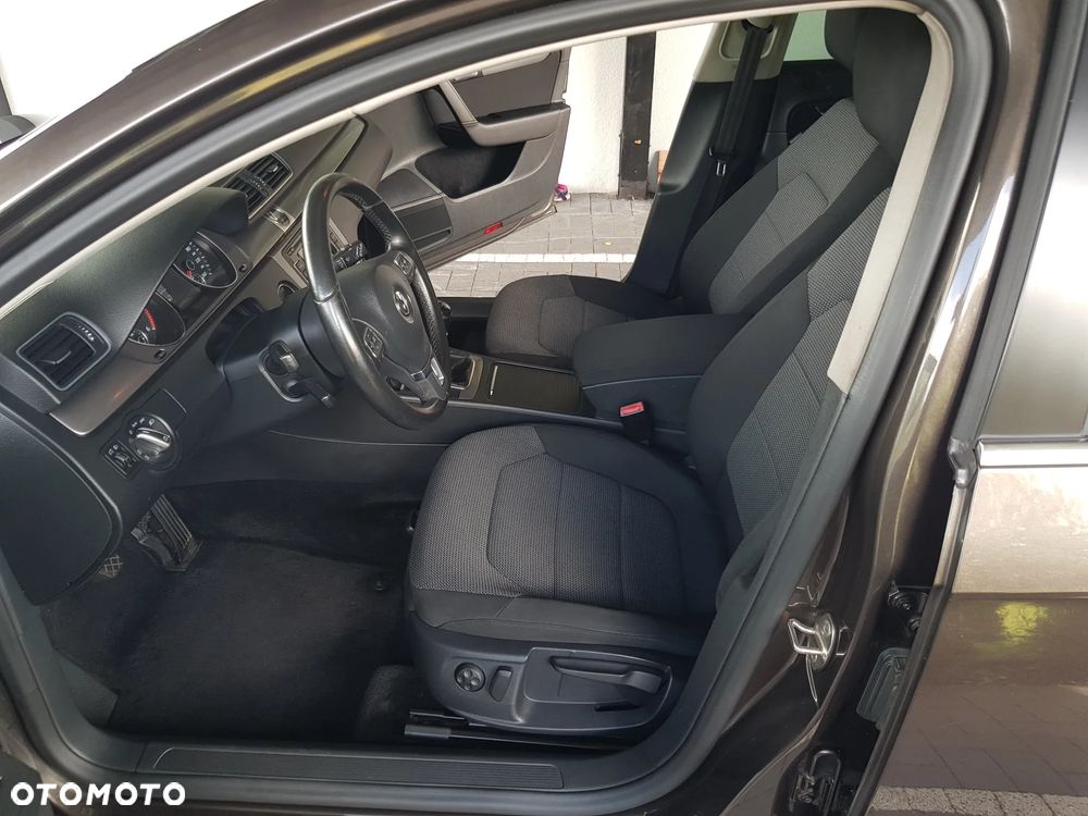 Volkswagen Passat 1.6 TDI Comfortline - 23