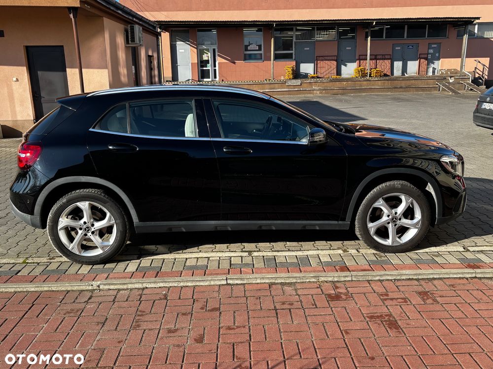 Mercedes-Benz GLA 200 7G-DCT - 8