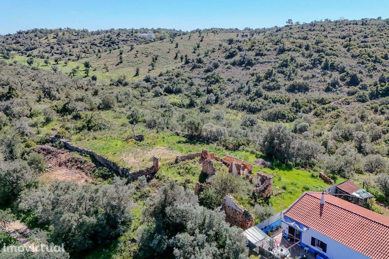 Terreno com Ruína e Projeto Aprovado para Moradia T3 — 54.720 m² a 10 - Grande imagem: 2/14