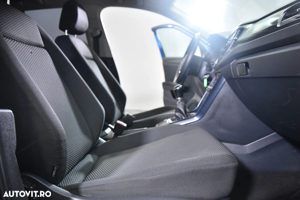 Volkswagen T-Roc - 11