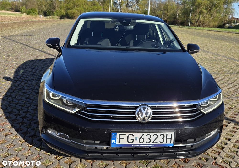 Volkswagen Passat - 1