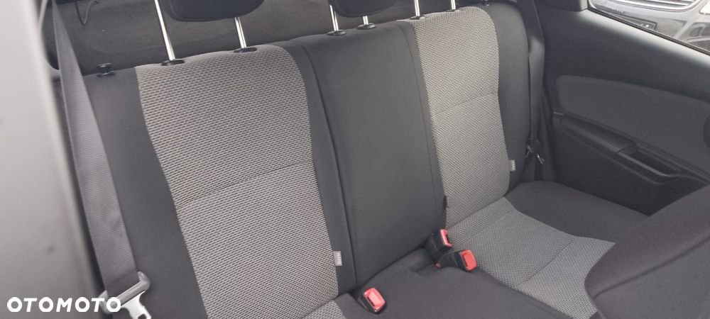 Toyota Yaris Hybrid 100 Terra - 23