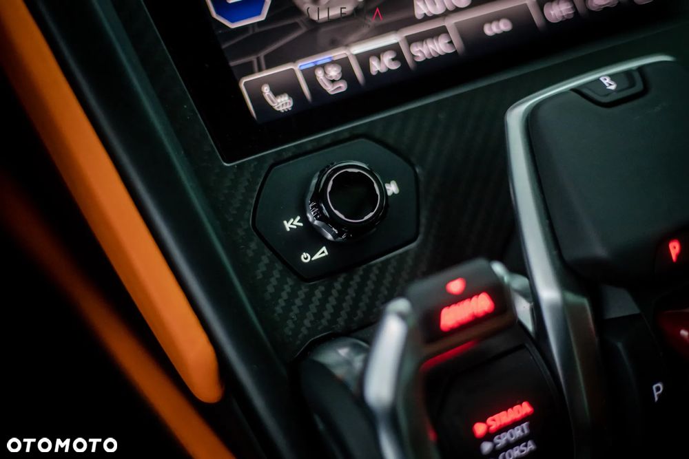 Lamborghini Urus Standard - 32