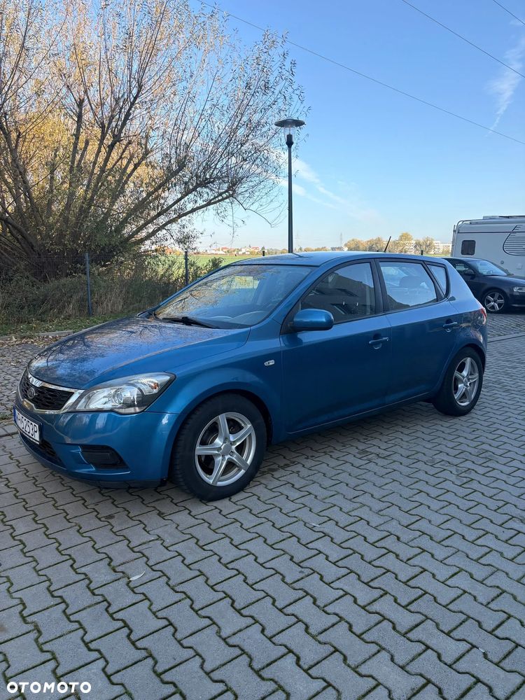 Kia Ceed - 13