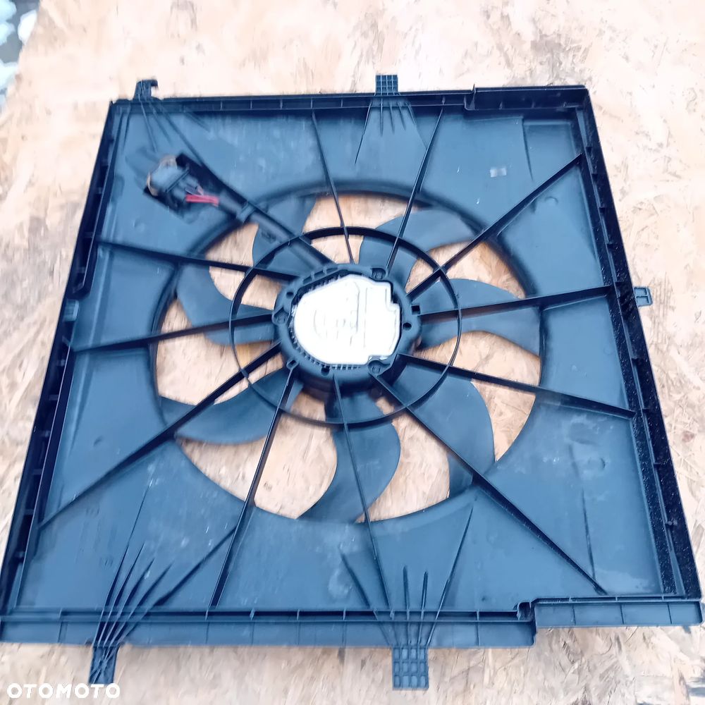 Mercedes Sprinter 910 2.2 Euro 6 FWD wentylator chłodnic- obudowa- komplet - 4