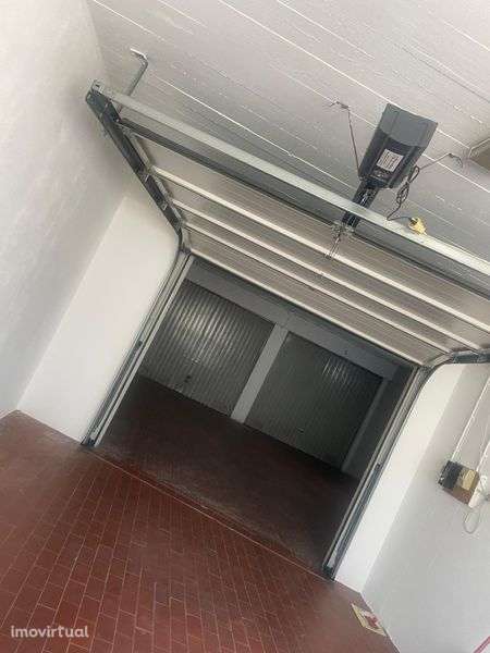 Garagem Feijo (junto ao Forum Almada) - Grande imagem: 4/8
