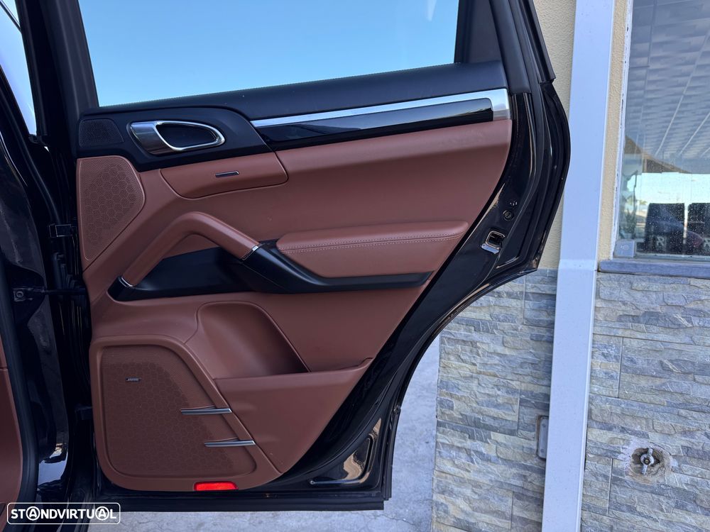 Porsche Cayenne Diesel Platinum Edition - 29
