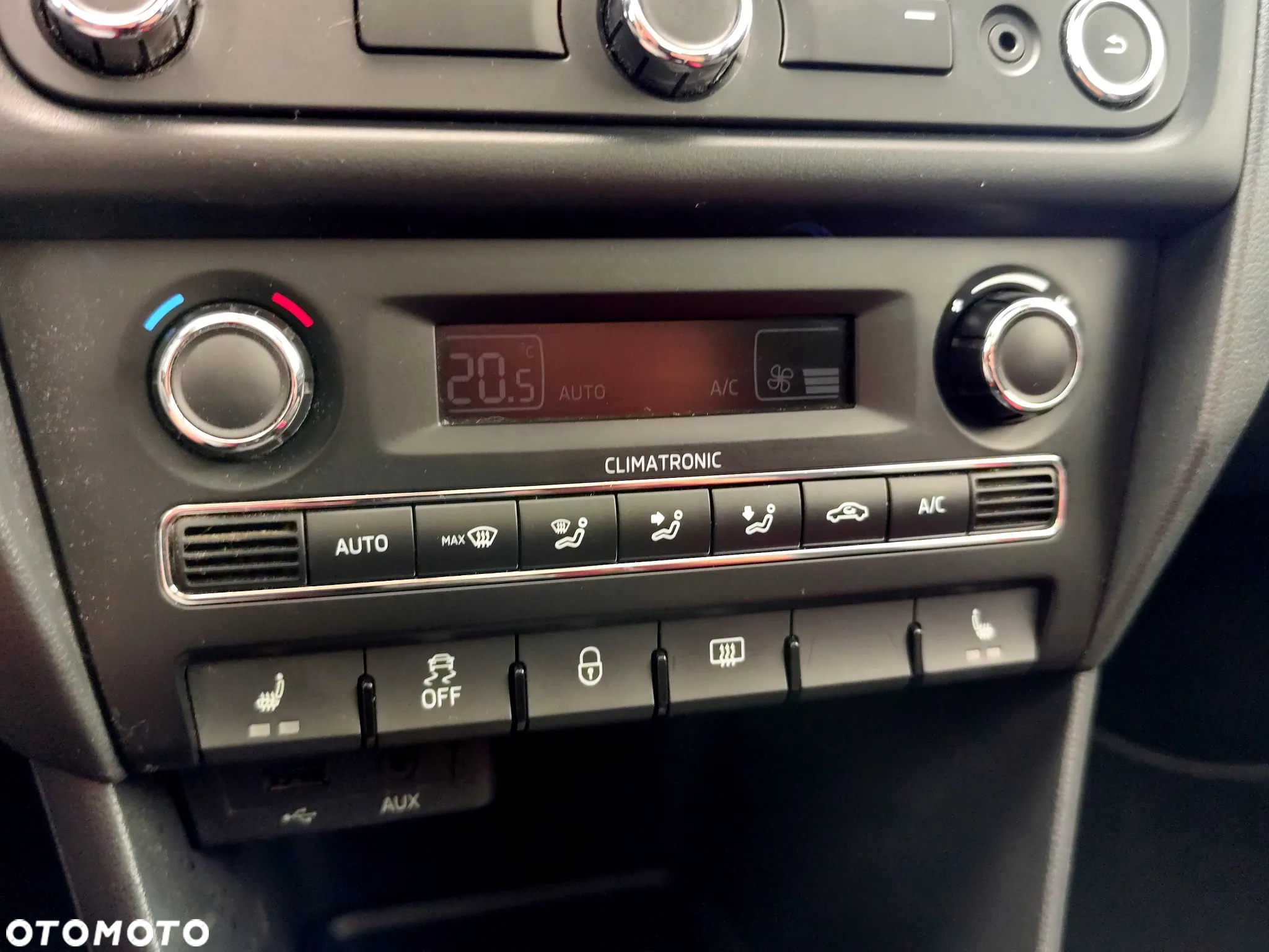 Skoda RAPID Spaceback 1.6 TDI Monte Carlo Green tec - 12
