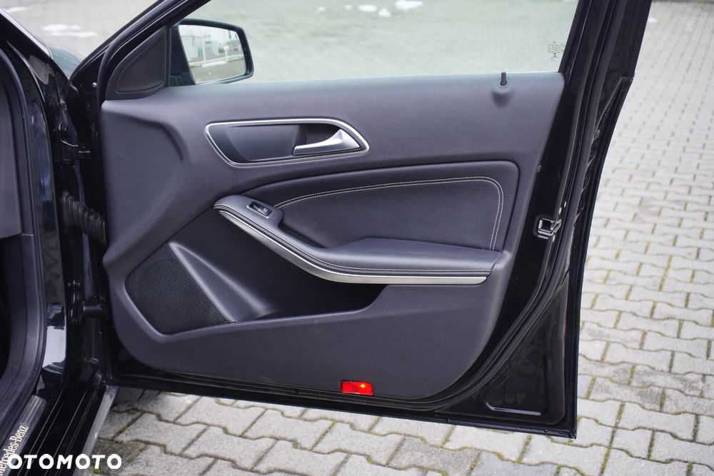 Mercedes-Benz Klasa A 200 CDI (BlueEFFICIENCY) 7G-DCT - 39