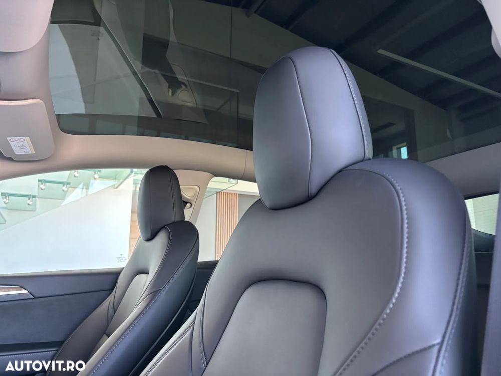 Tesla Model Y - 14