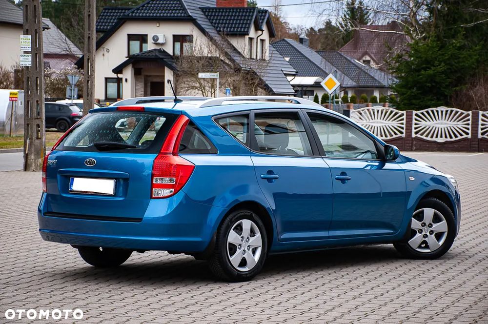 Kia Ceed 1.4 CVVT Dream-Team Edition - 12