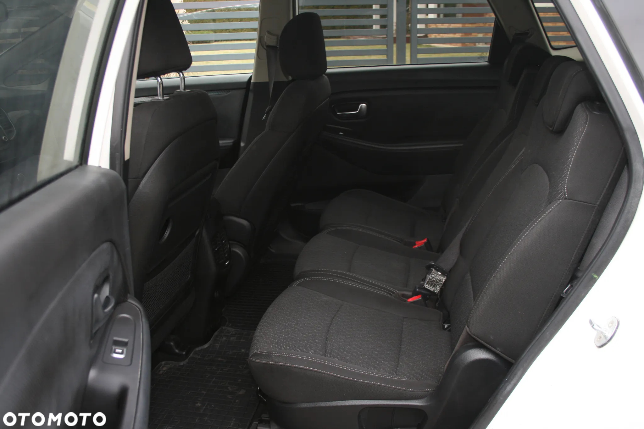 Kia Carens 1.6 GDI S 7os EU6 - 12