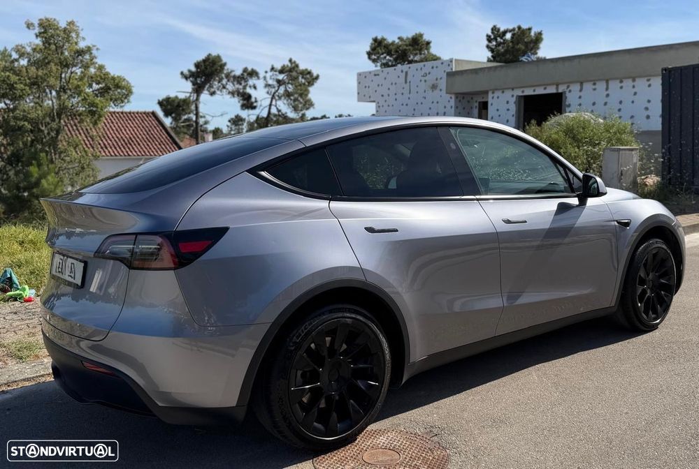 Tesla Model Y - 4
