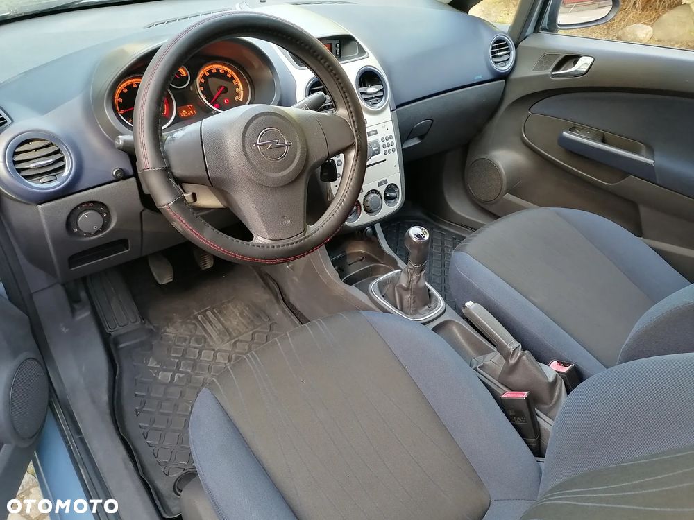 Opel Corsa 1.4 16V Cosmo - 11