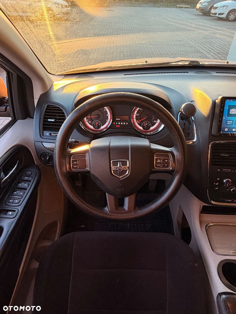 Dodge Grand Caravan - 4