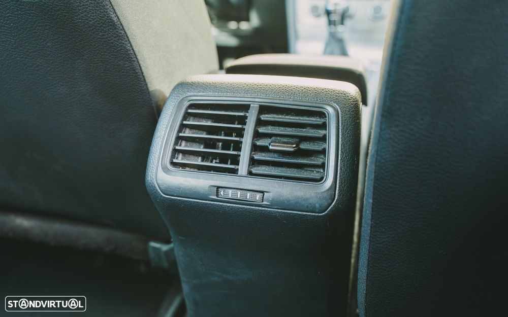 VW Golf Variant 1.6 TDi 4Motion BlueMotion Comfortline - 13