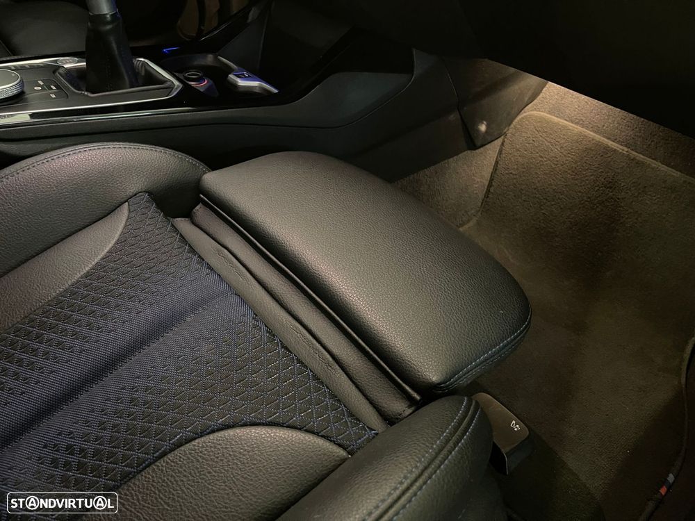 BMW 116 d Pack Desportivo M - 12