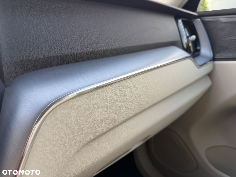 Volvo XC 60 B4 D AWD Plus Bright - 34