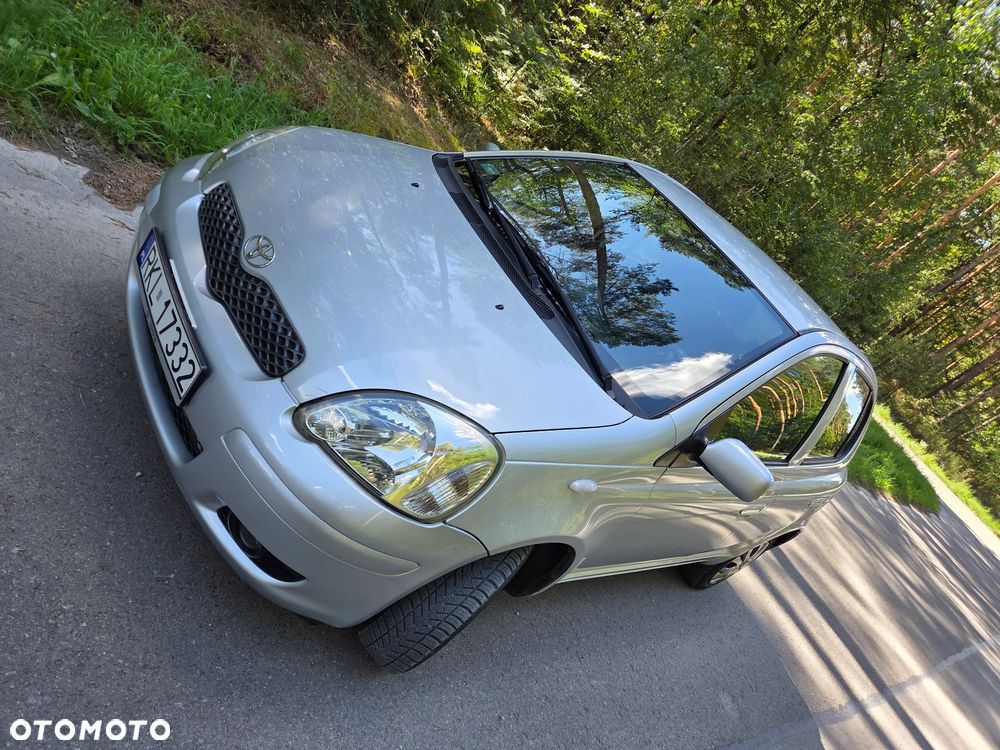 Toyota Yaris 1.0 Base - 12