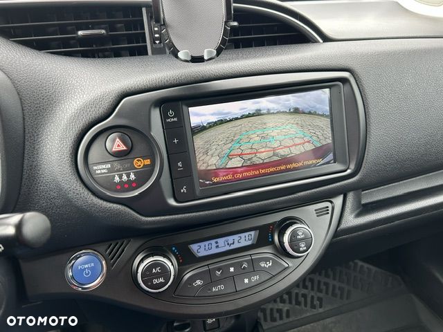Toyota Yaris Hybrid 100 Life - 33