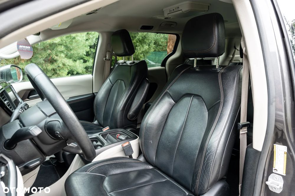 Chrysler Pacifica - 21