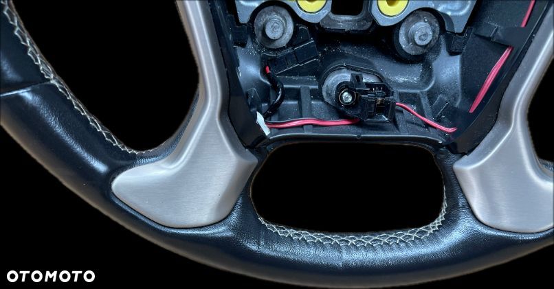 P8 GMC YUKON XL DENALI IV 2015 - KIEROWNICA MULTIFUNKCJA 84483789 - 4