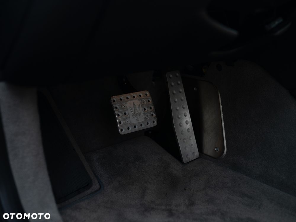 Maserati GranTurismo S - 13