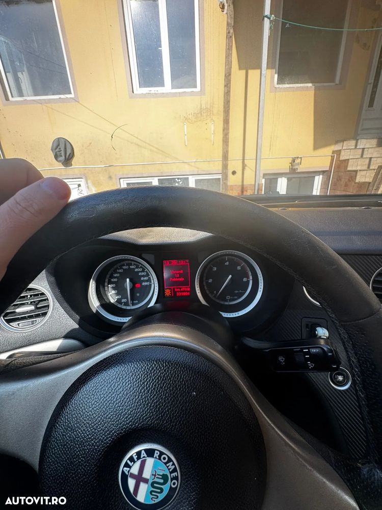 Alfa Romeo 159 1.9 Multijet Distinctive - 8