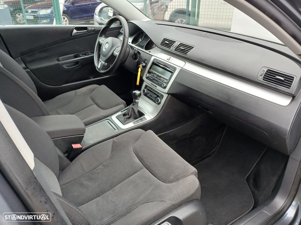 VW Passat 1.6 TDI BlueMotion - 20