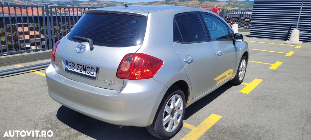 Toyota Auris 1.4 D-4D Luna - 4