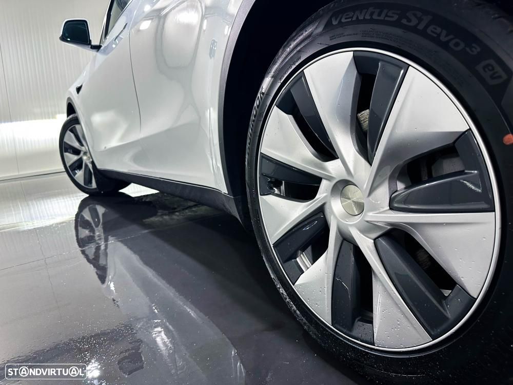 Tesla Model Y Long Range Dual Motor AWD - 8