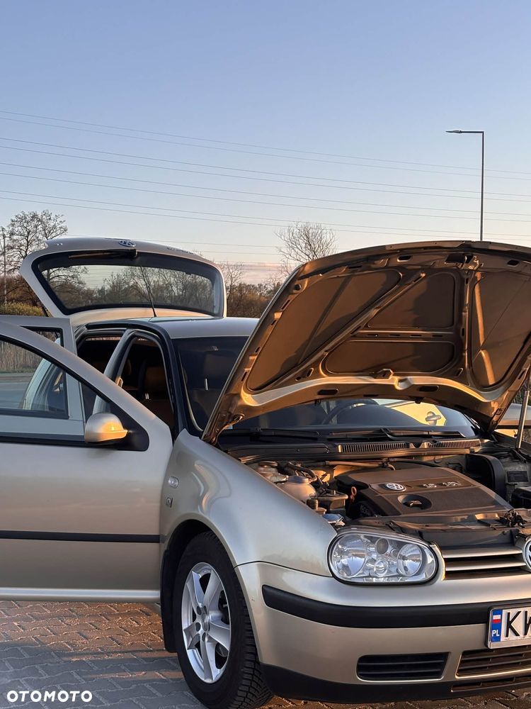 Volkswagen Golf 1.6 Q - 24