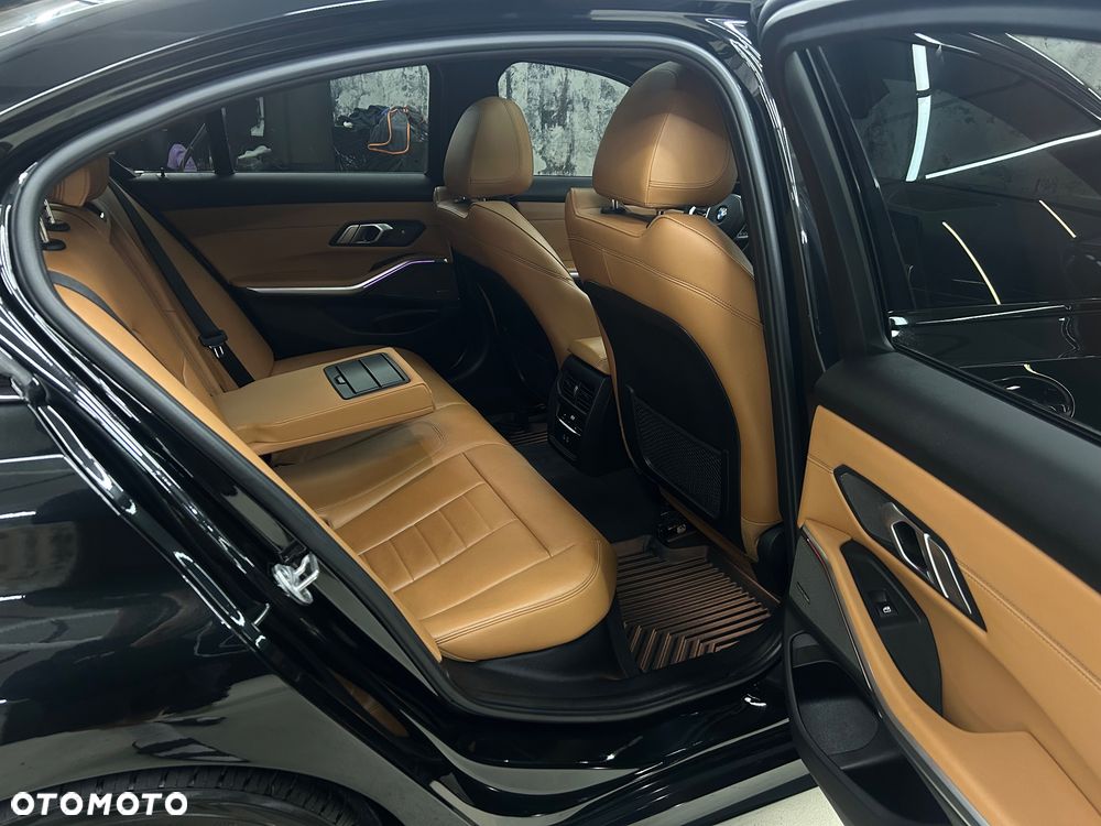 BMW Seria 3 330i M Sport - 23