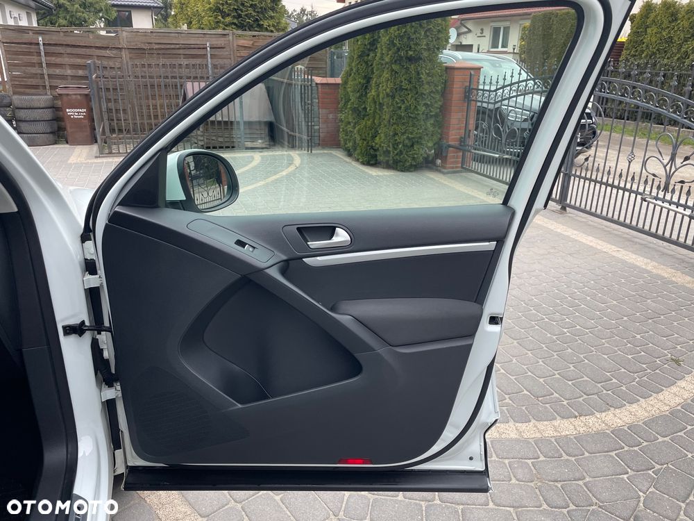 Volkswagen Tiguan 2.0 TDI 4Mot Perfectline R-Style - 35