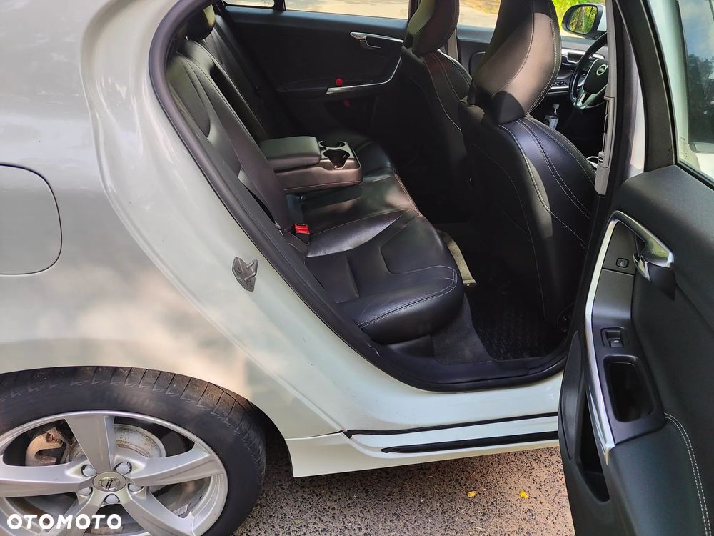 Volvo S60 T5 Drive-E Momentum - 25