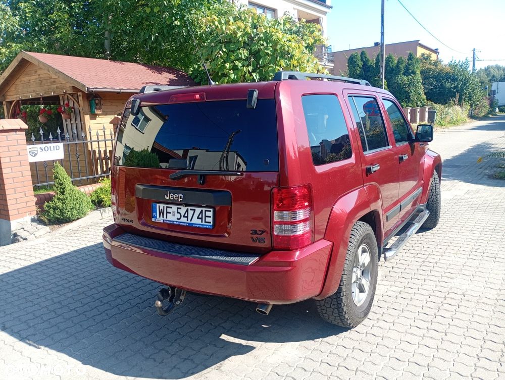 Jeep Liberty - 2