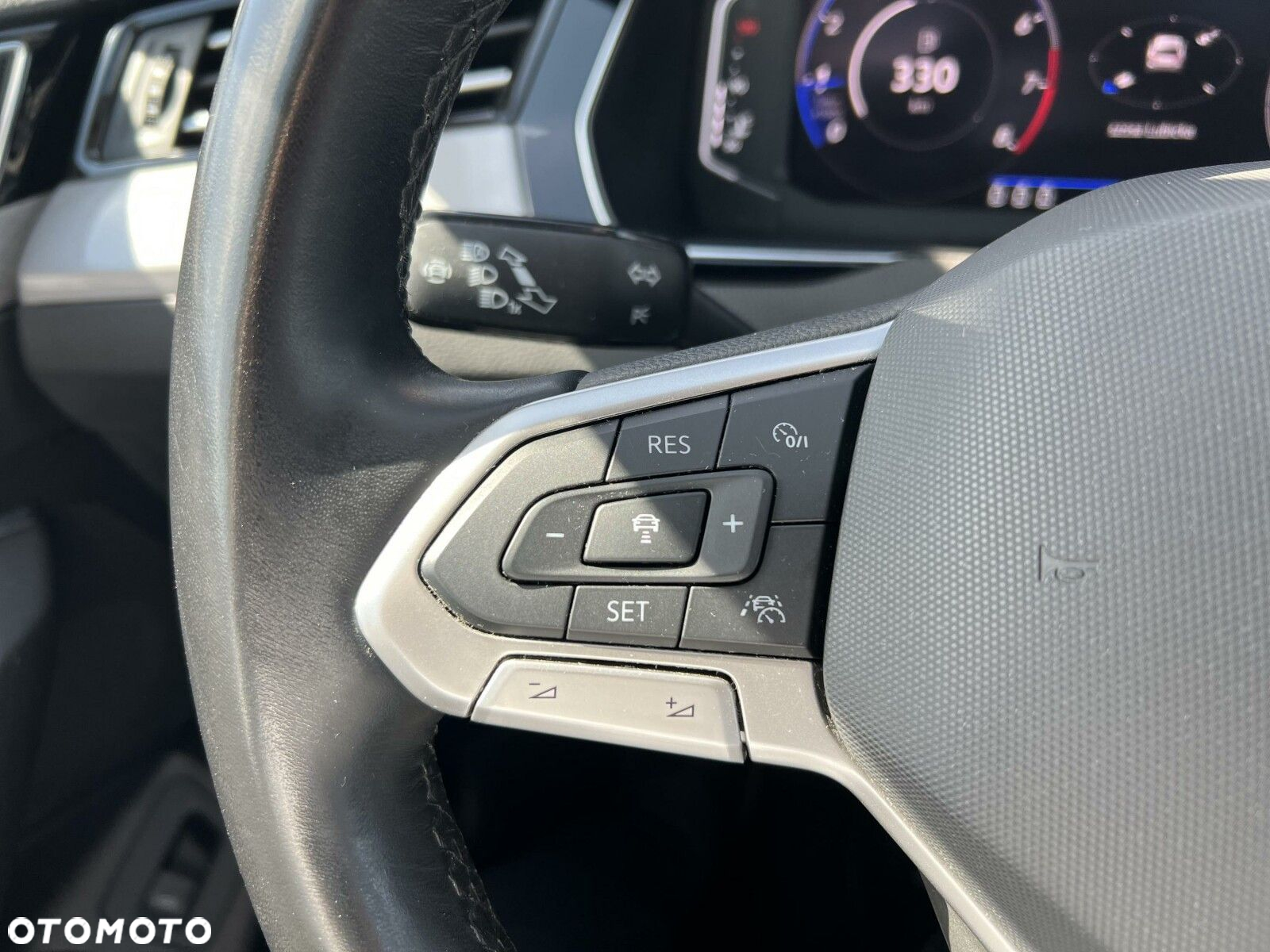 Volkswagen Passat - 22