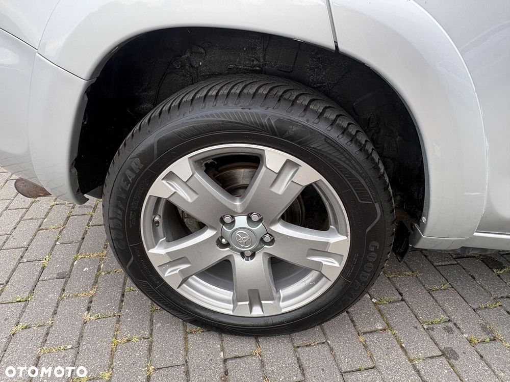 Toyota RAV4 2.2 D-4D Sol 180 - 23