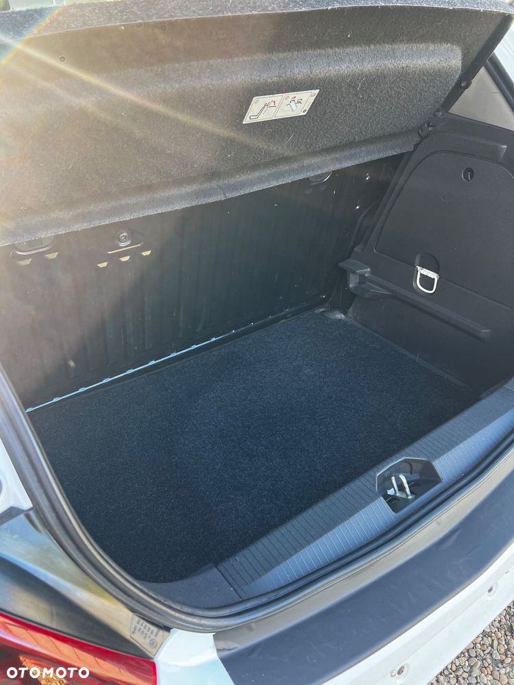 Opel Corsa 1.4 16V Color Race - 11