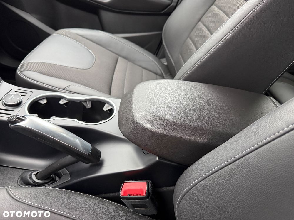 Ford Kuga 2.0 TDCi 2x4 Titanium - 22