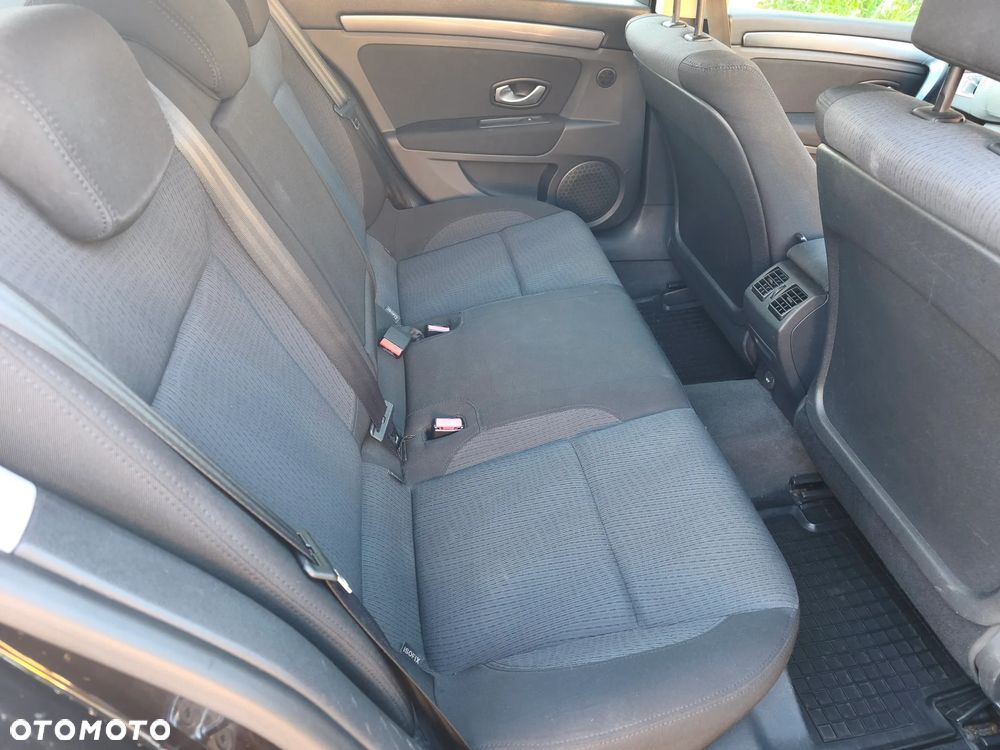 Renault Laguna 2.0 dCi Tech Run - 16