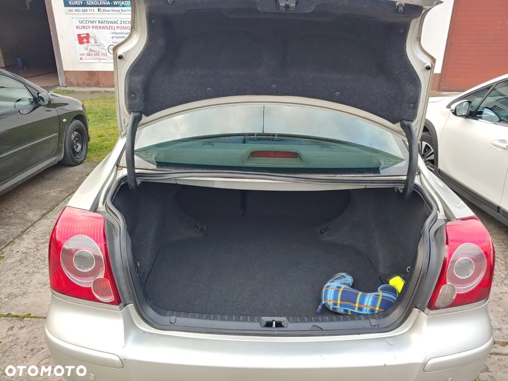 Toyota Avensis 1.8 VVT-i Sol Premium - 12