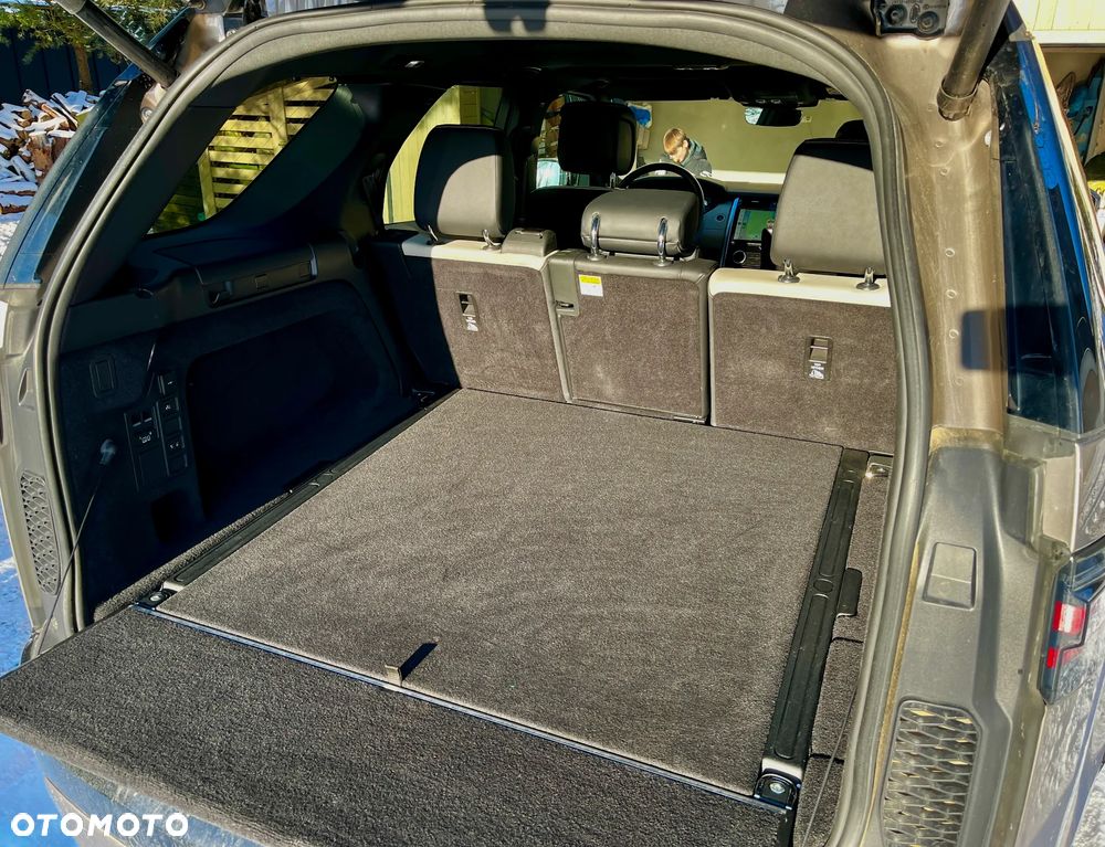 Land Rover Discovery 2.0 P300 R-Dynamic SE - 12