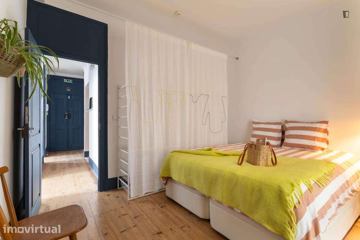 Quarto - localizado em Anjos Lisbon - Grande imagem: 2/13