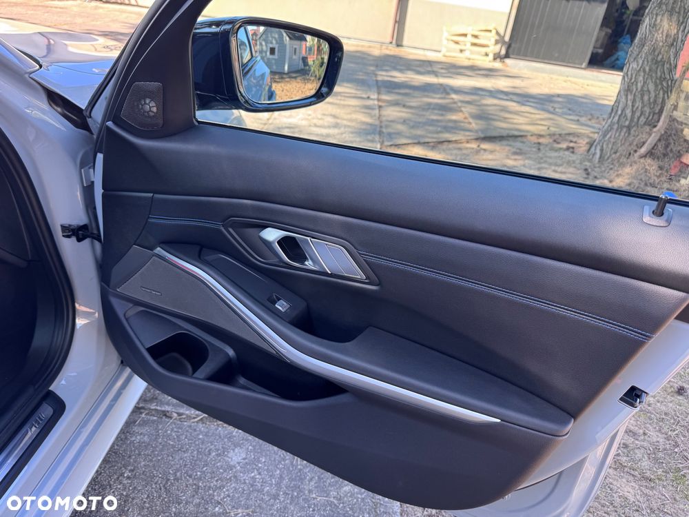 BMW Seria 3 320d xDrive mHEV M Sport - 12