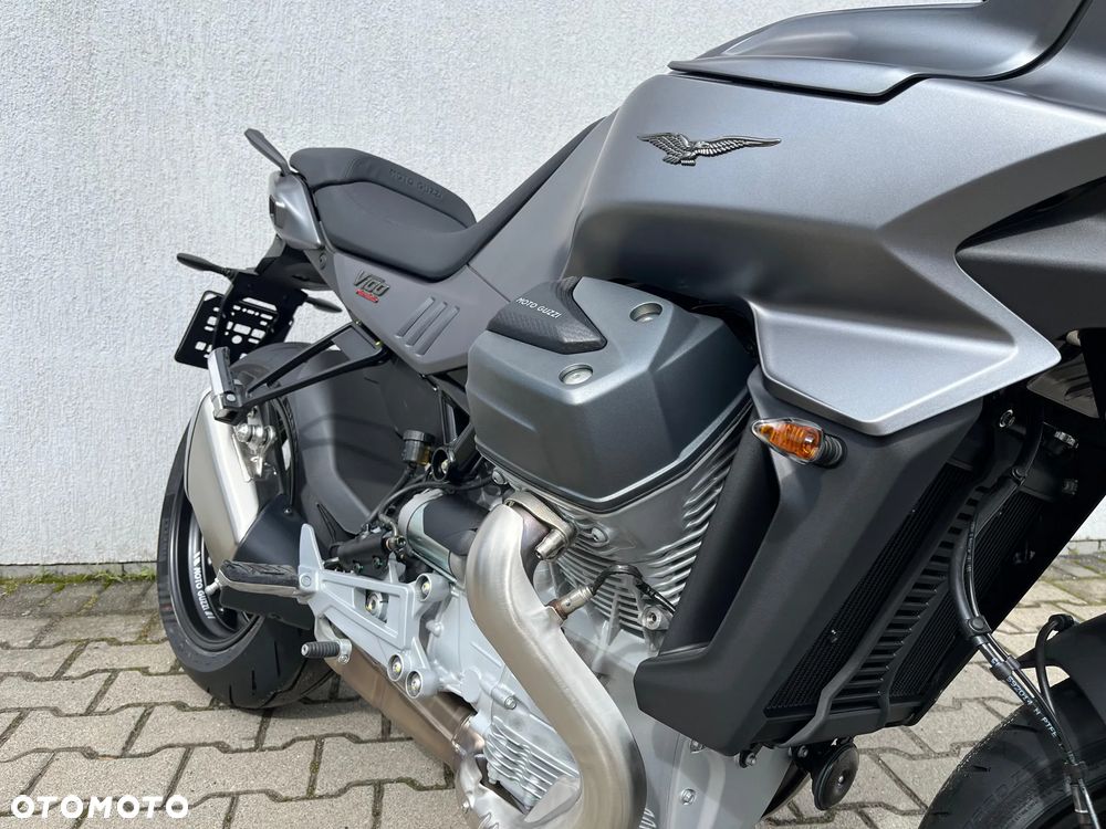 Moto Guzzi V100 Mandello - 12