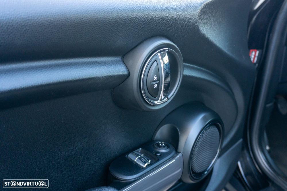 MINI 3 Portas One D - 12
