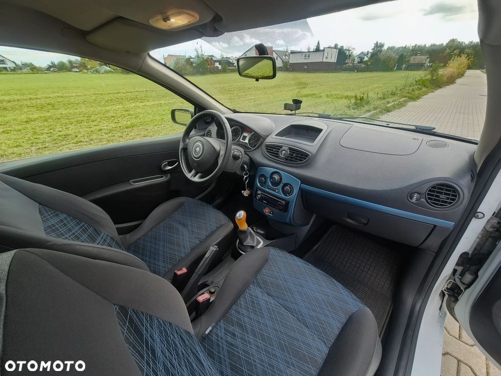 Renault Clio - 21