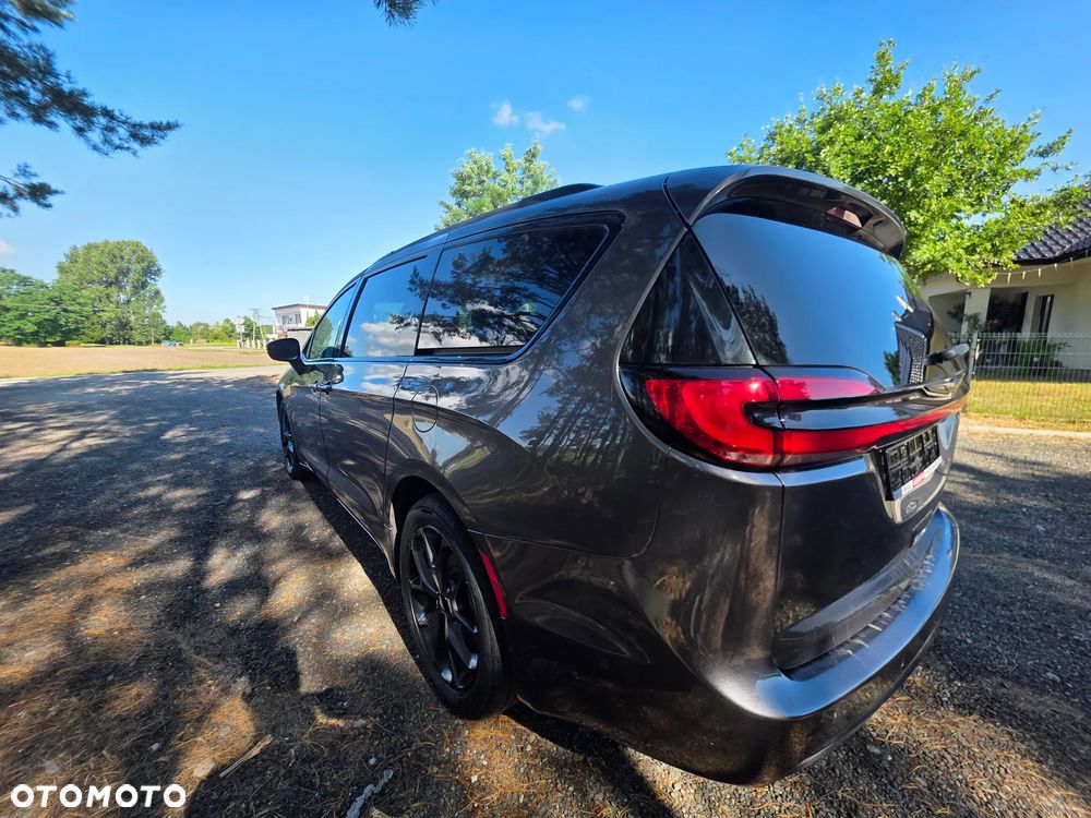 Chrysler Pacifica - 13